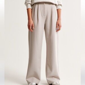 Abercrombie Sloane Tailored Pant- Medium Short